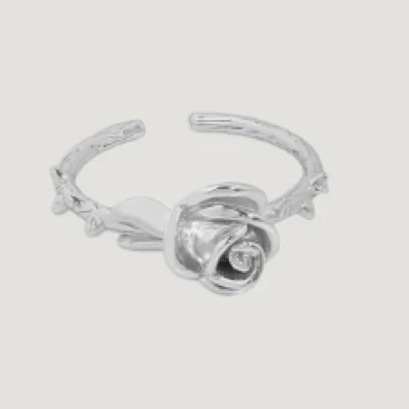 En Route Wild Rose Ring in Silver - Picture 1 of 4